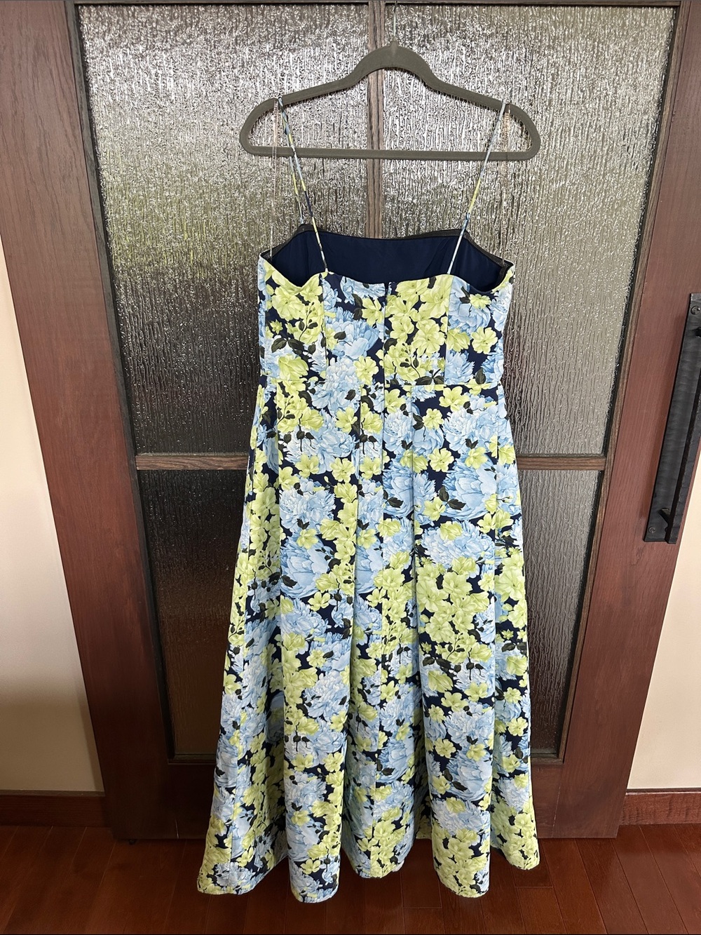 SACHIN BABI Beau Gown
Floral Maxi Dress with Spaghetti Straps Sz 12 - Picture 13 of 16